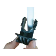 Eristin jousiteräs- ja lasikuitupylvääseen